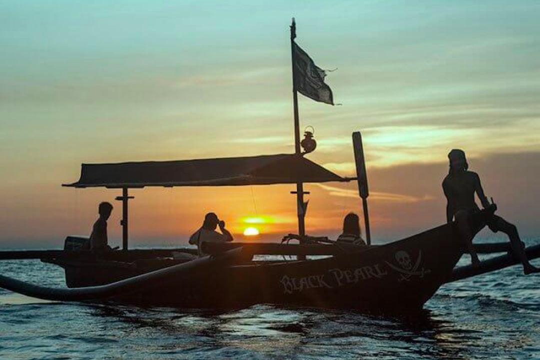 Mid-Size Sunset Fishing Trip in Jimbaran